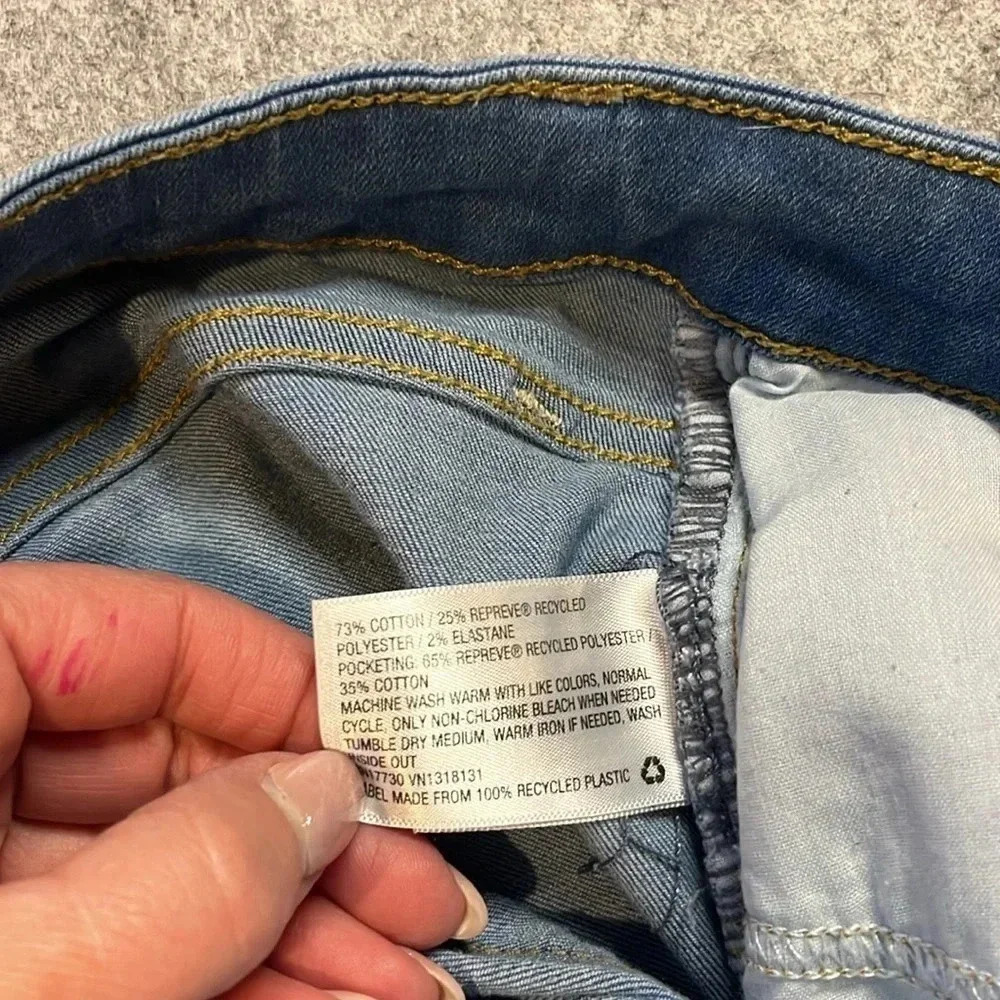 Universal Thread Mid Rise Skinny, Light Wash - Picture 10 of 11